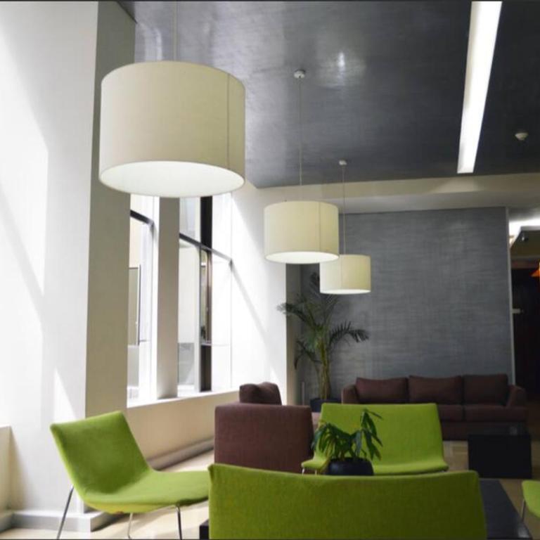 DOWNTOWN APT Pool & Gym - Apartamento de 2 dormitorios - 16