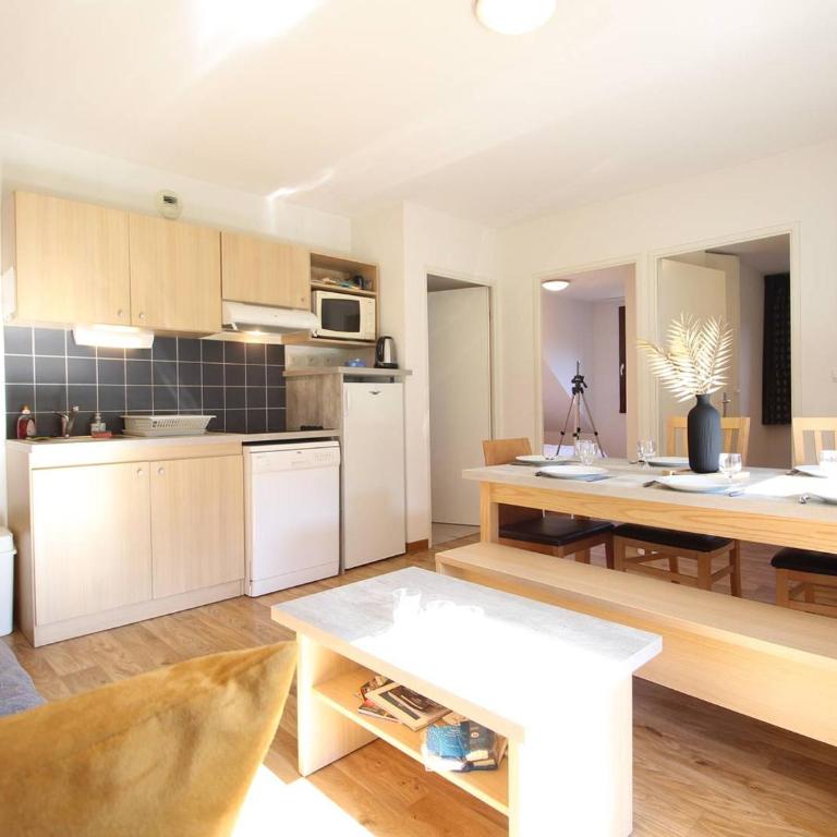 Appartement T3 à Luchon: Balcon, Parking, Proche Thermes & Centre, Bien Équipé - FR-1-313-232 - Apartamento - 2