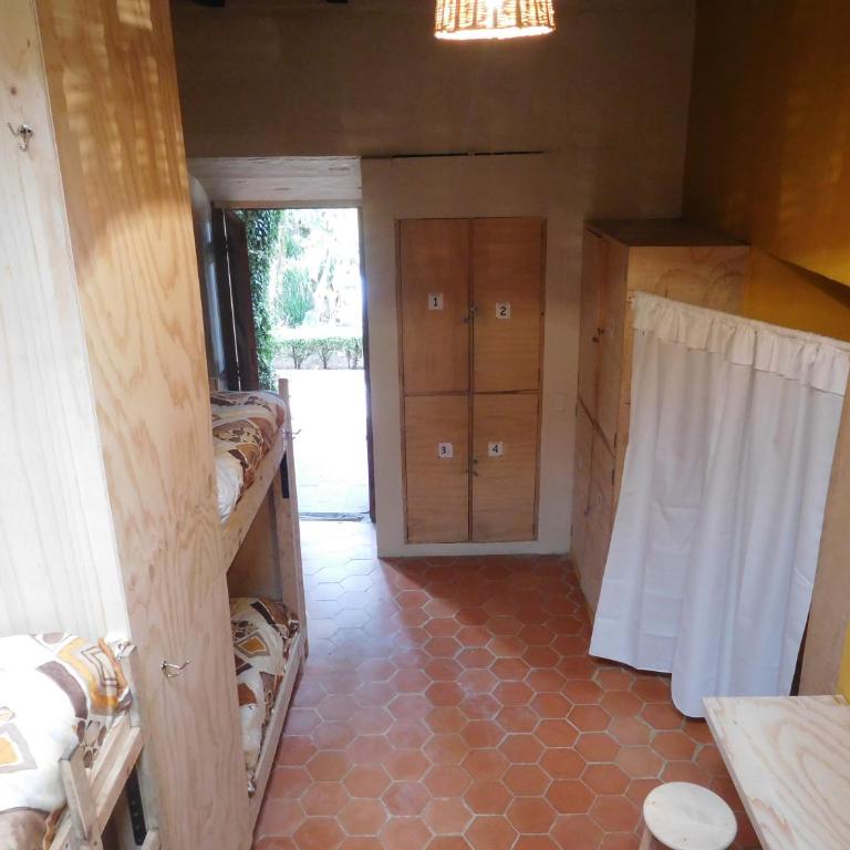 Rossco Hostel & Hotel - Family Room with Shared Bathroom - 2
