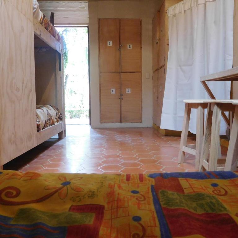 Rossco Hostel & Hotel - Family Room with Shared Bathroom - 3