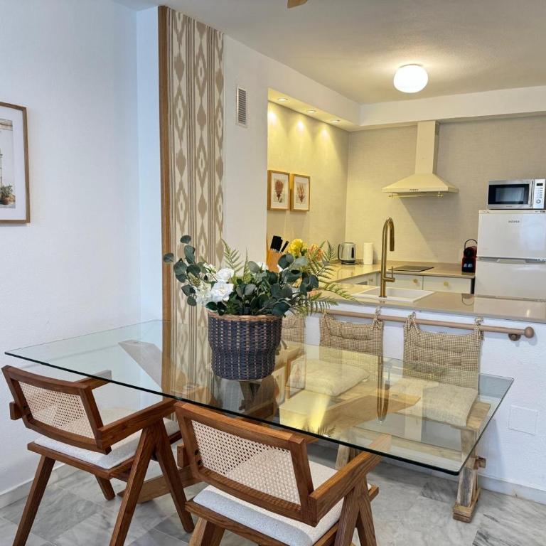 Nuevo Torremolinos Close to Beach Sinese Design Homes - Two-Bedroom Apartment - 13