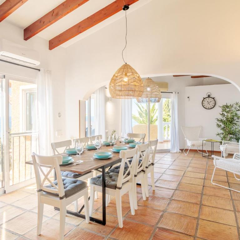 Villa Eliane with amazing sea views and large private swimming pool! - Five-Bedroom House - 12