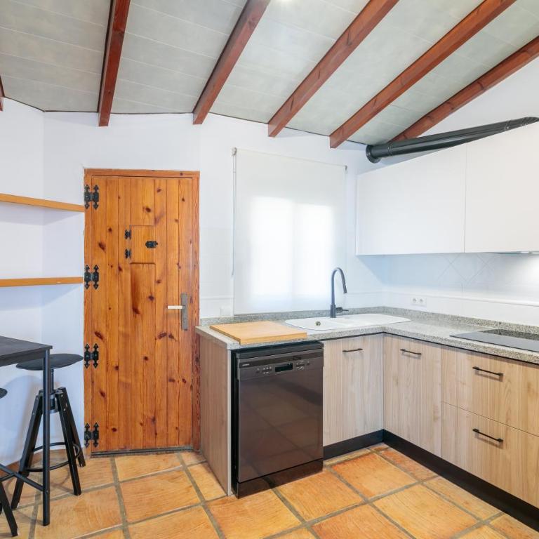Villa Eliane with amazing sea views and large private swimming pool! - Five-Bedroom House - 17