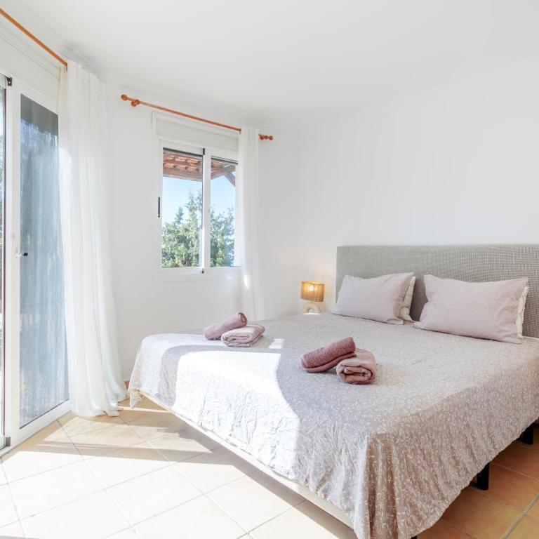 Villa Eliane with amazing sea views and large private swimming pool! - Five-Bedroom House - 25