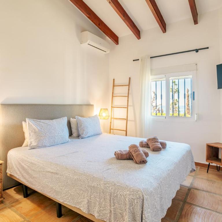 Villa Eliane with amazing sea views and large private swimming pool! - Five-Bedroom House - 19
