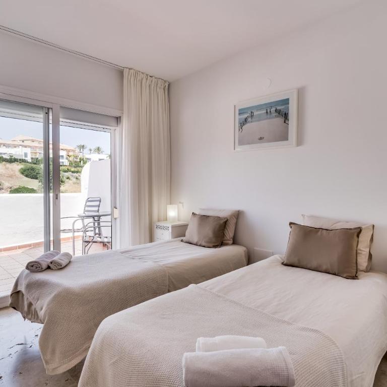 Family-Friendly Garden Apartment - Lunymar Golf Estepona, Pool & Near Beach - Apartment - 7