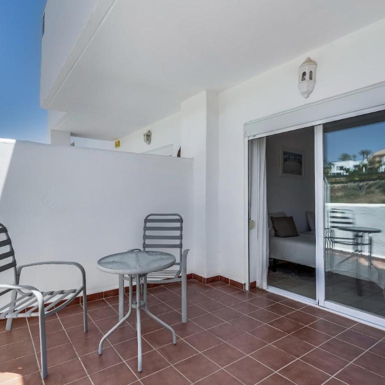 Family-Friendly Garden Apartment - Lunymar Golf Estepona, Pool & Near Beach - Apartment - 9