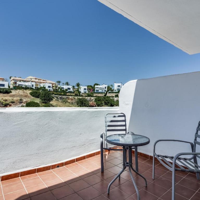 Family-Friendly Garden Apartment - Lunymar Golf Estepona, Pool & Near Beach - Apartment - 15
