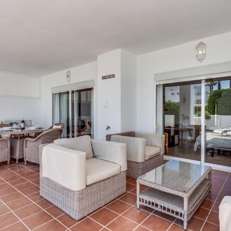 Family-Friendly Garden Apartment - Lunymar Golf Estepona, Pool & Near Beach - Apartment - 16