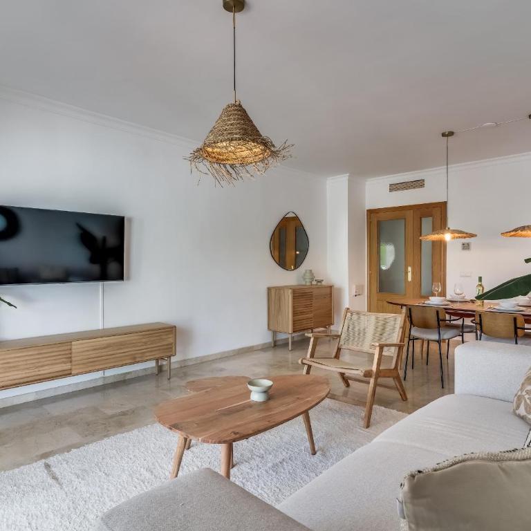 Family-Friendly Garden Apartment - Lunymar Golf Estepona, Pool & Near Beach - Apartment - 3