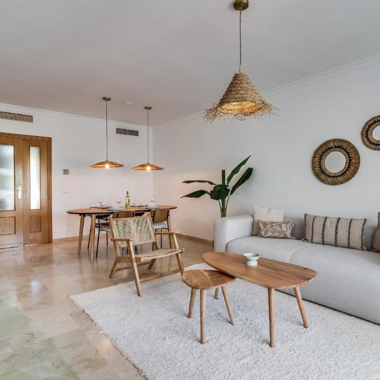 Family-Friendly Garden Apartment - Lunymar Golf Estepona, Pool & Near Beach - Apartment - 1
