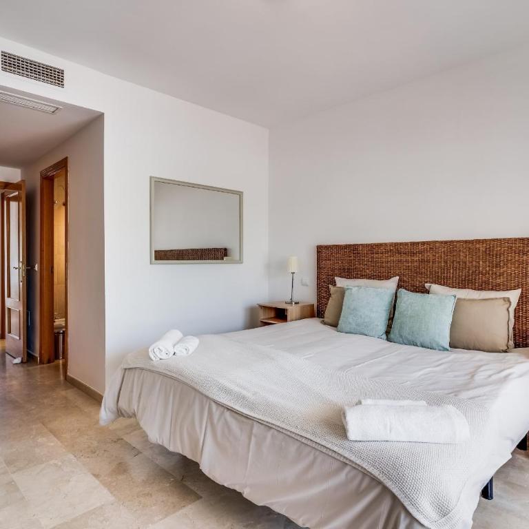 Family-Friendly Garden Apartment - Lunymar Golf Estepona, Pool & Near Beach - Apartment - 20