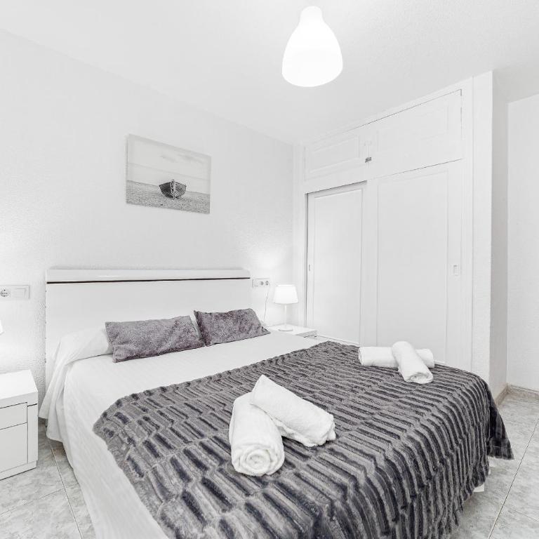 Luxury Primerísima Línea Playa Poniente Benidorm con 6,5 mts de Vistas Frontales al mar y Parking - Three-Bedroom Apartment - 10