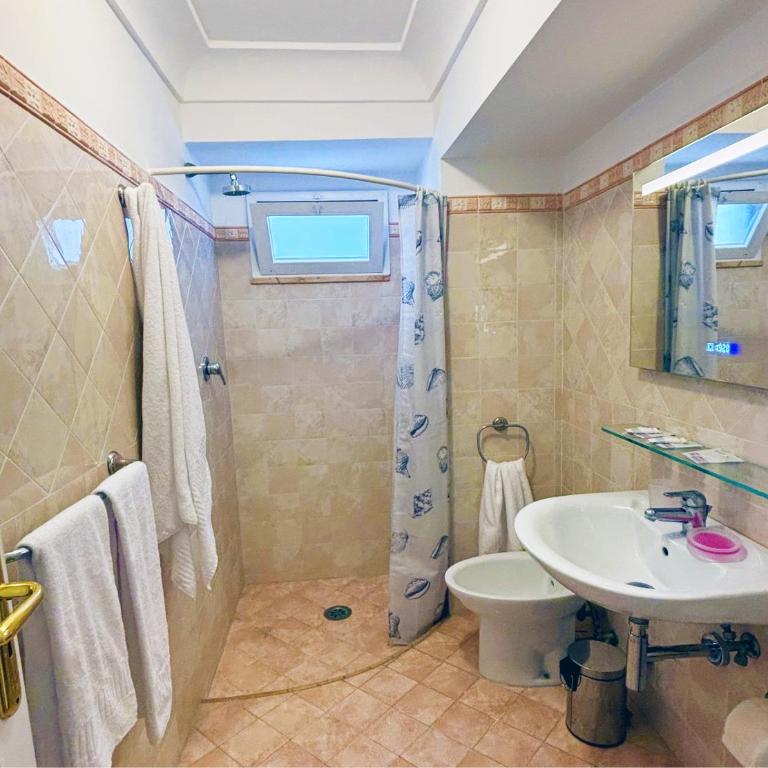 La Casa di Anita - Three-Bedroom House - 31