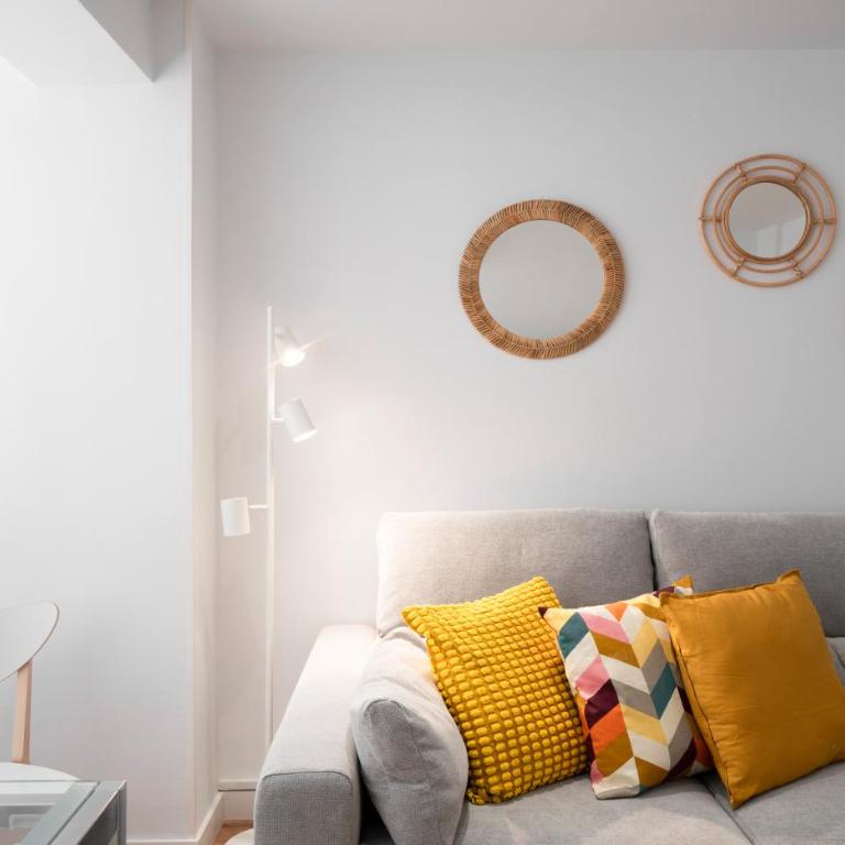 Ronda Suites junto estación tren y hospitales - Three-Bedroom Apartment - 24
