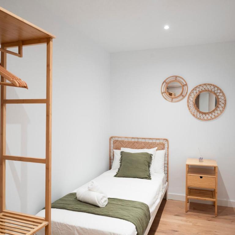 Ronda Suites junto estación tren y hospitales - Three-Bedroom Apartment - 29