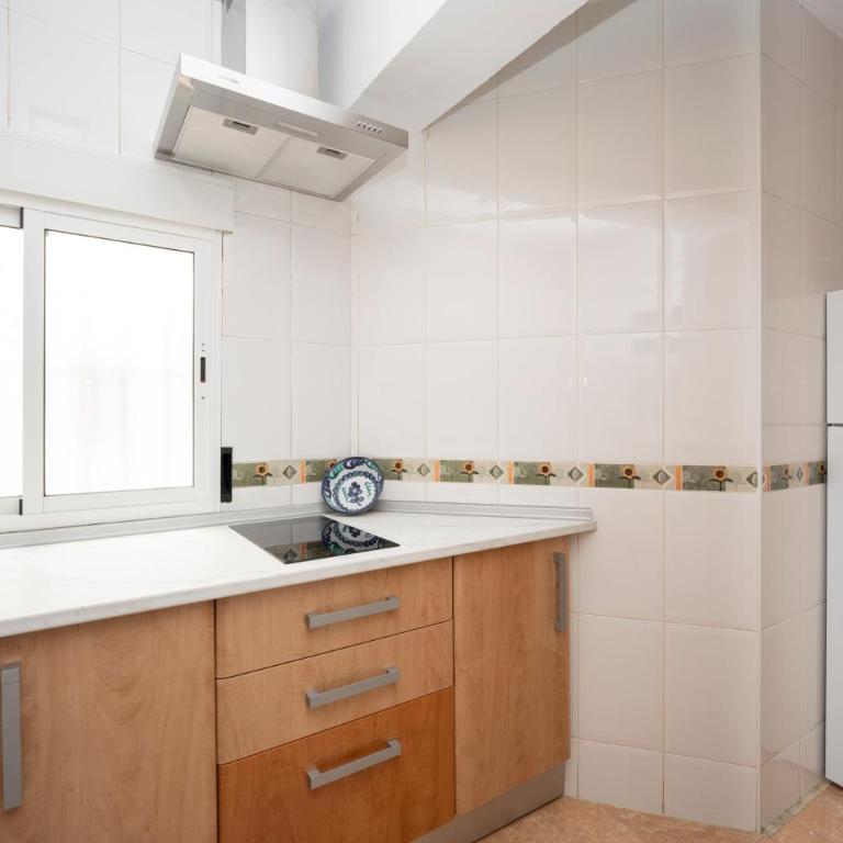 Ronda Suites junto estación tren y hospitales - Three-Bedroom Apartment - 30