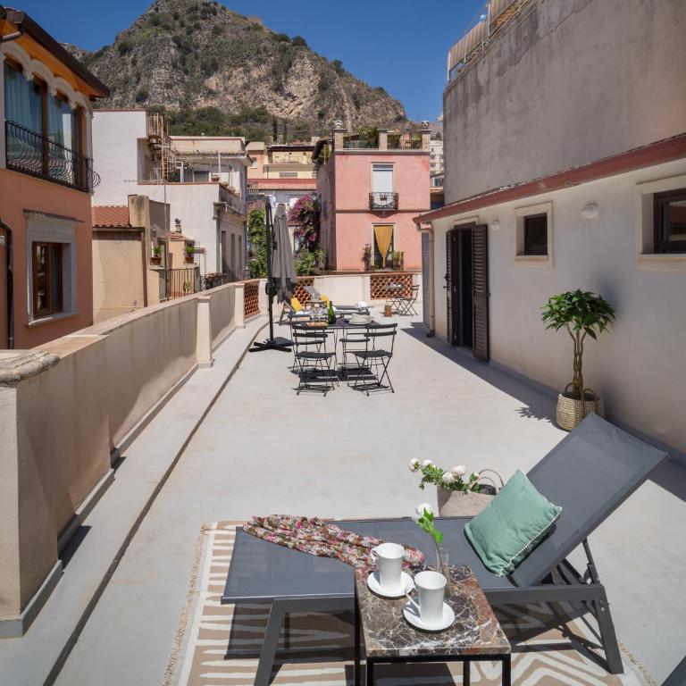 Maia Flora Taormina Apartments - Three-Bedroom Apartment - 33
