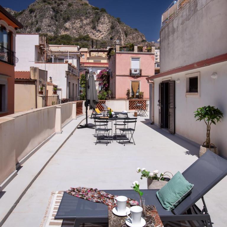 Maia Flora Taormina Apartments - Three-Bedroom Apartment - 34