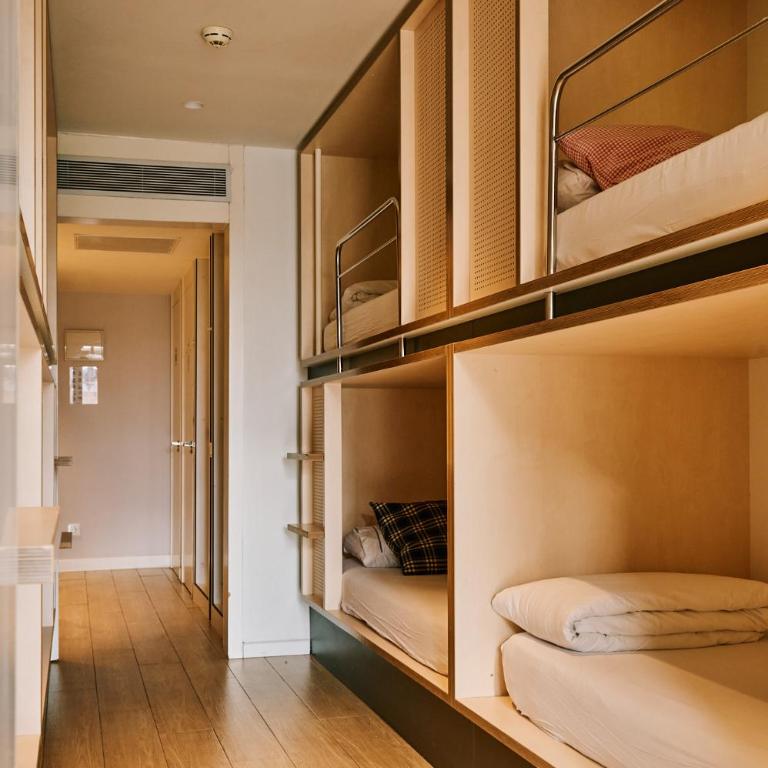 TOC Hostel Barcelona - Bed in 8-Bed Mixed Dormitory Room - 13