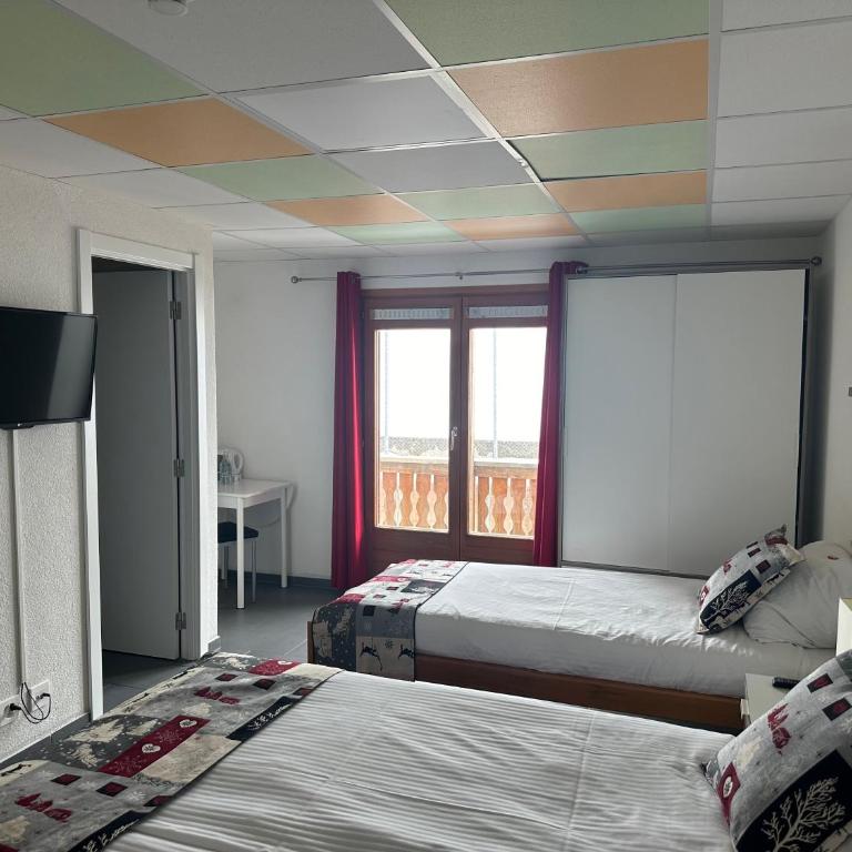 Chalet Montriond - Bike & Ski - Standard Dreibettzimmer - 6