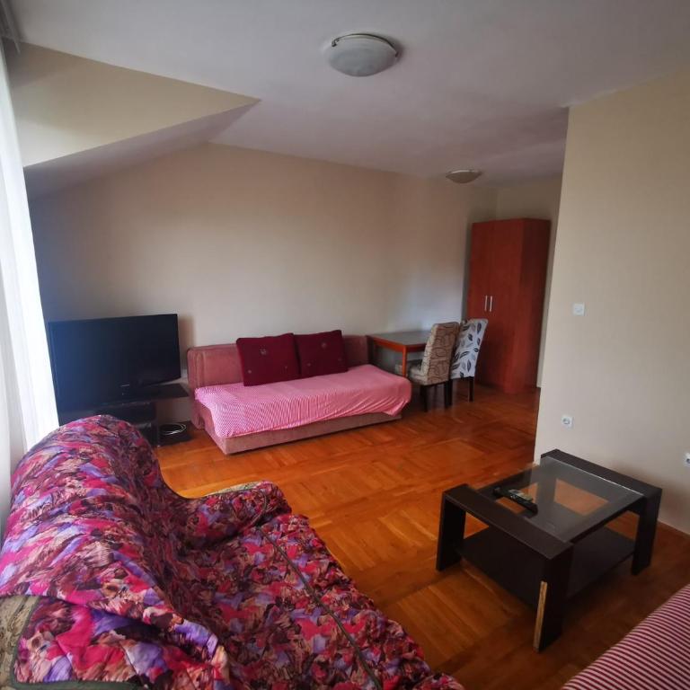 Explorer Podgorica - Quadruple Room with Terrace - 2