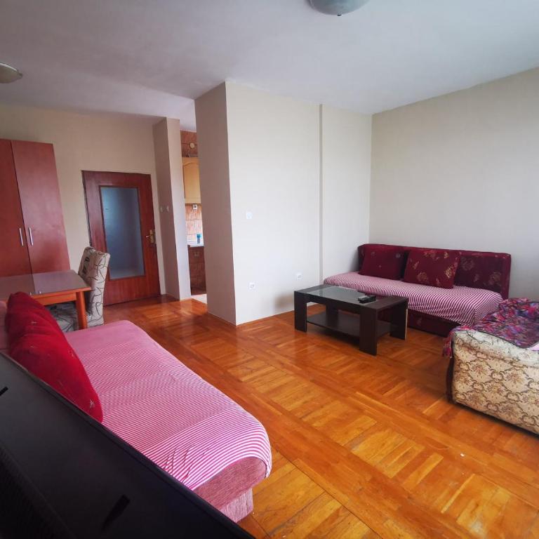 Explorer Podgorica - Quadruple Room with Terrace - 1