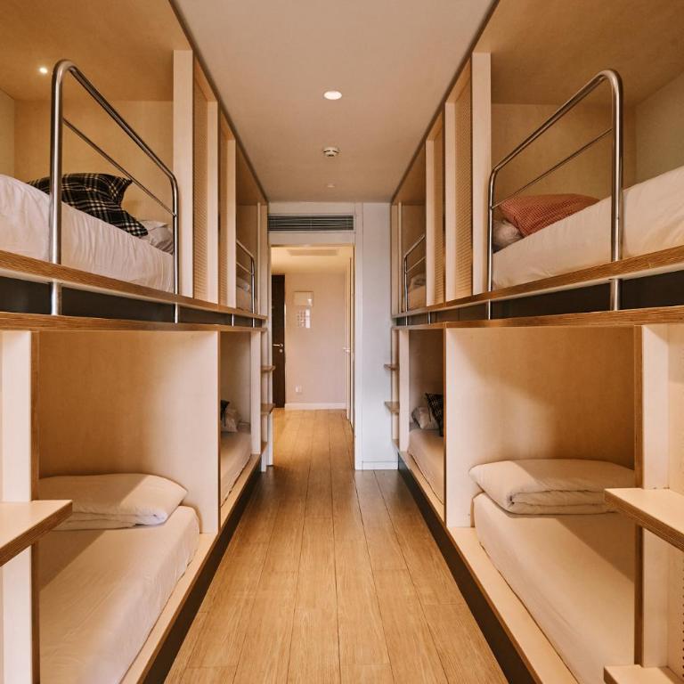 TOC Hostel Barcelona - Bed in 8-Bed Mixed Dormitory Room with Shared Bathroom - 2