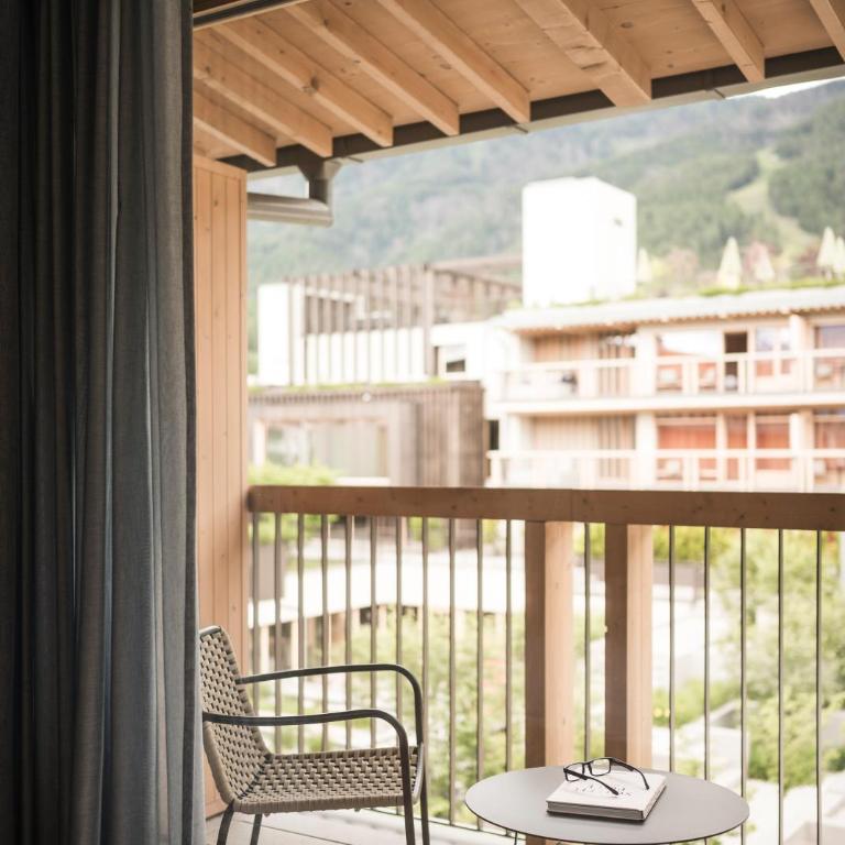 Falkensteiner Hotel Kronplatz - The Leading Hotels of the World - Camera Matrimoniale Grand Deluxe con Balcone - 3