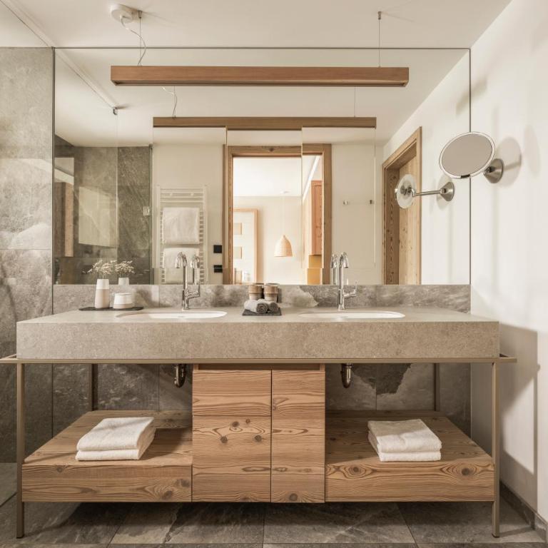 Falkensteiner Hotel Kronplatz - The Leading Hotels of the World - Camera Matrimoniale Deluxe con Balcone - 2