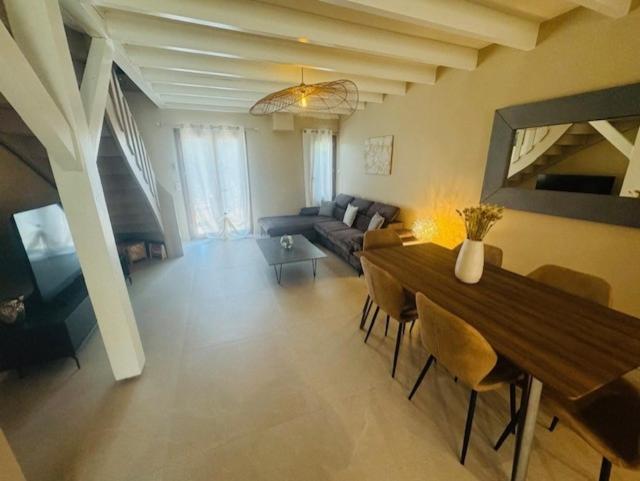 Lou Figoun - Two-Bedroom House - 1
