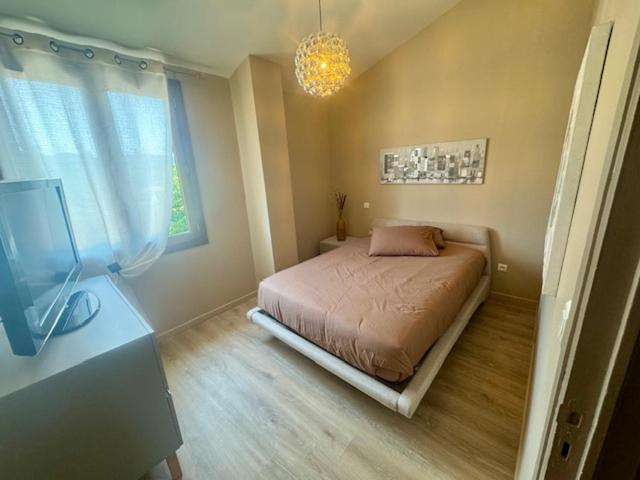 Lou Figoun - Two-Bedroom House - 4