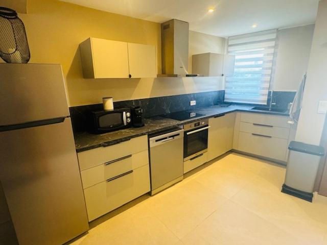 Lou Figoun - Two-Bedroom House - 8