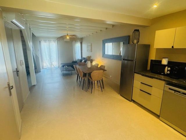 Lou Figoun - Two-Bedroom House - 11