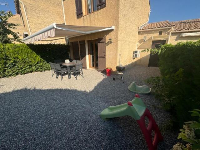 Lou Figoun - Two-Bedroom House - 12