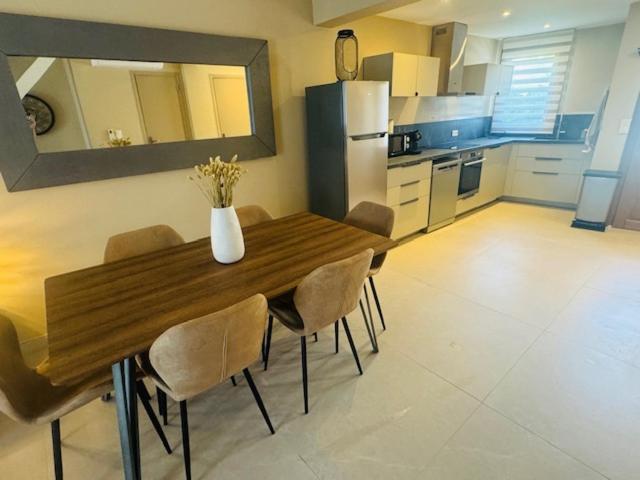 Lou Figoun - Two-Bedroom House - 14