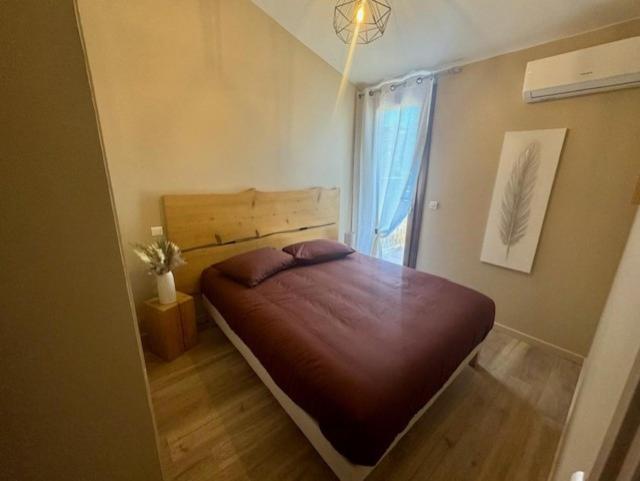 Lou Figoun - Two-Bedroom House - 16