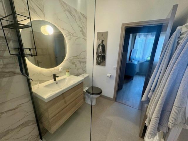 Lou Figoun - Two-Bedroom House - 17