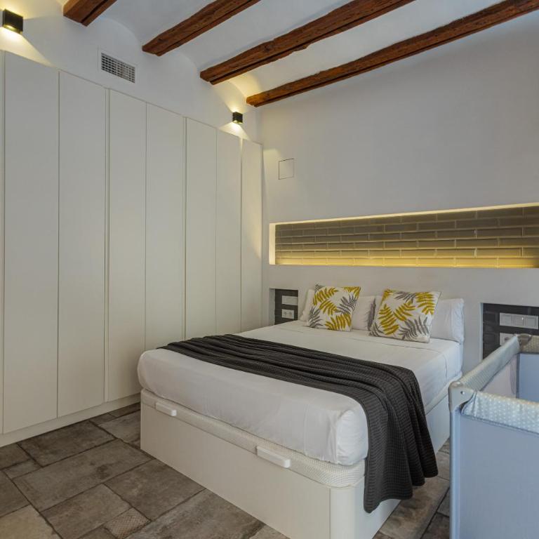 FLORIT FLATS - CENTER MODERN 1BR 2Bth TERRACE WI-FI AC - Apartment - 7