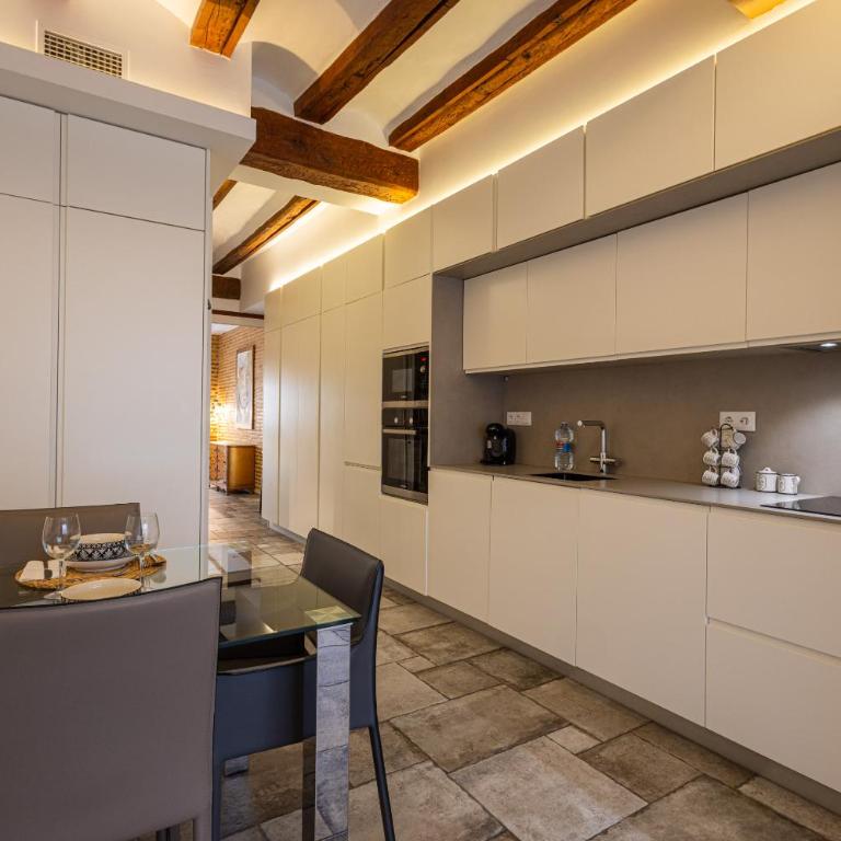 FLORIT FLATS - CENTER MODERN 1BR 2Bth TERRACE WI-FI AC - Apartment - 8