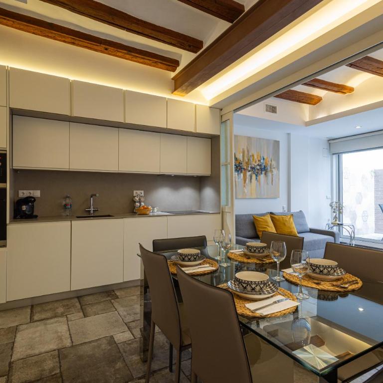 FLORIT FLATS - CENTER MODERN 1BR 2Bth TERRACE WI-FI AC - Apartment - 2