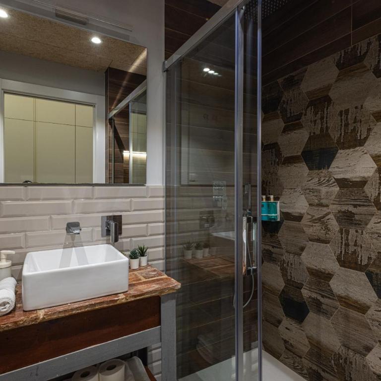 FLORIT FLATS - CENTER MODERN 1BR 2Bth TERRACE WI-FI AC - Apartment - 39