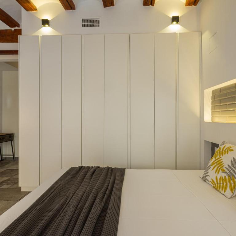 FLORIT FLATS - CENTER MODERN 1BR 2Bth TERRACE WI-FI AC - Apartment - 45