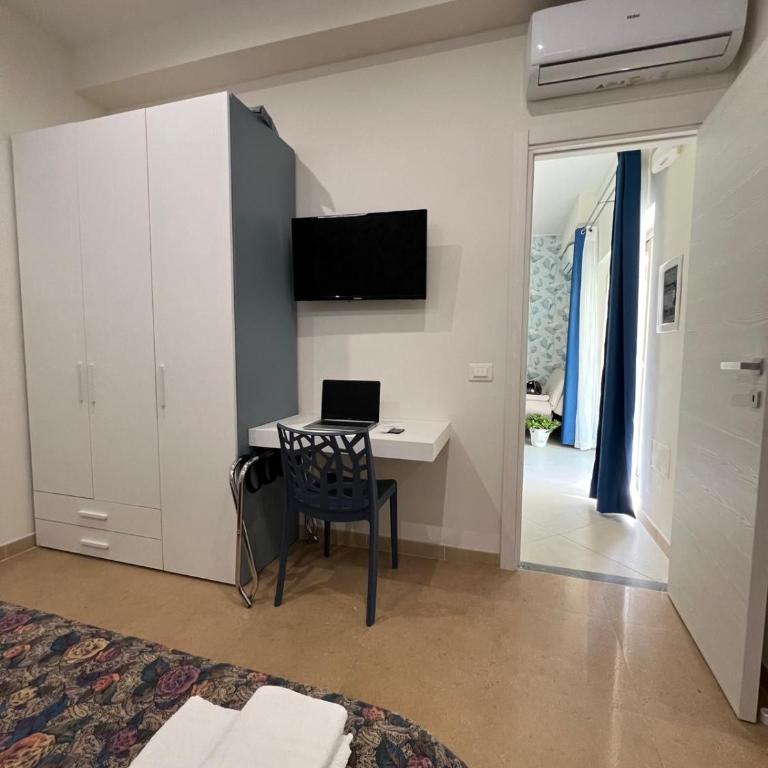 BURMARIA APARTMENT and ROOM with garden and jacuzzi - One-Bedroom Apartment - 13