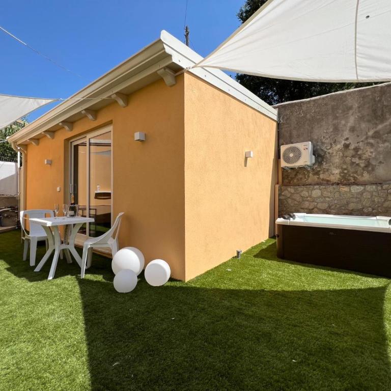BURMARIA APARTMENT and ROOM with garden and jacuzzi - Large Double Room - 14