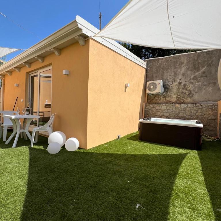 BURMARIA APARTMENT and ROOM with garden and jacuzzi - Large Double Room - 15