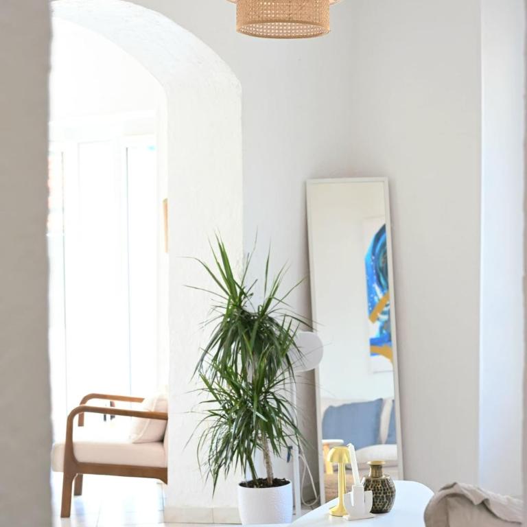 The Seaside Serenity - Air-Conditioned Bay-View Apartment with Terrace, Heart of Villefranche Old Town - Appartement 2 Chambres - 8