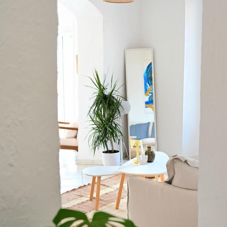 The Seaside Serenity - Air-Conditioned Bay-View Apartment with Terrace, Heart of Villefranche Old Town - Appartement 2 Chambres - 6