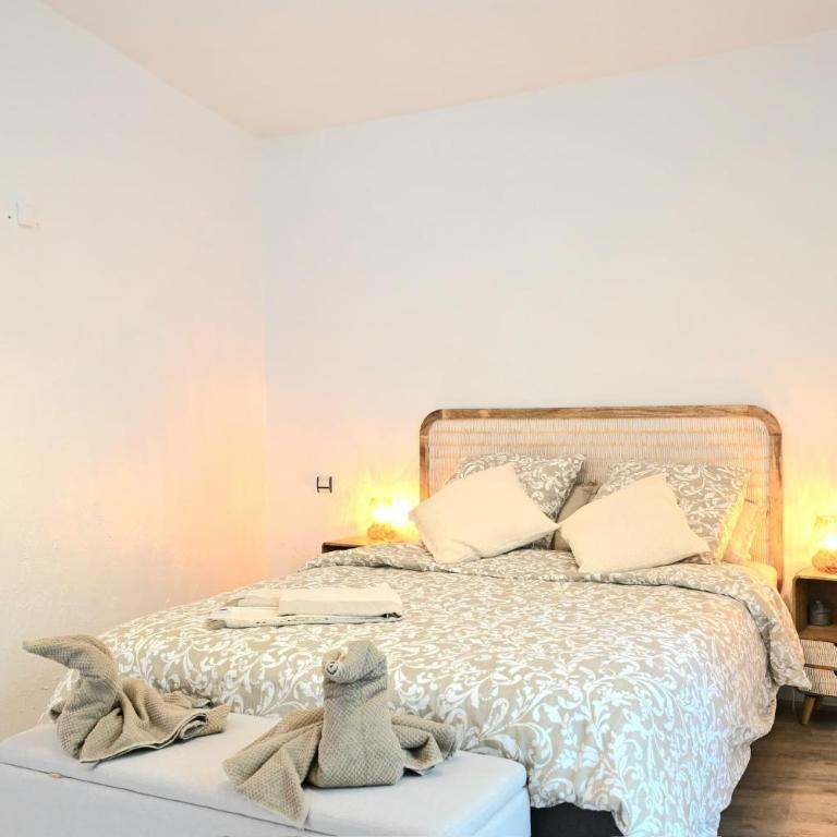 The Seaside Serenity - Air-Conditioned Bay-View Apartment with Terrace, Heart of Villefranche Old Town - Appartement 2 Chambres - 2