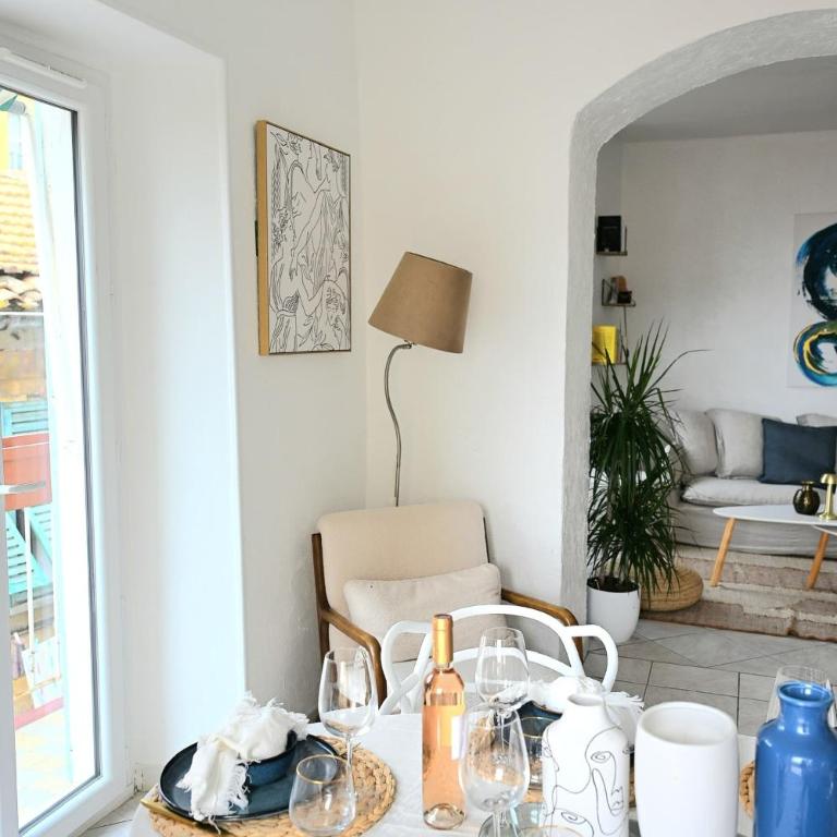 The Seaside Serenity - Air-Conditioned Bay-View Apartment with Terrace, Heart of Villefranche Old Town - Appartement 2 Chambres - 11